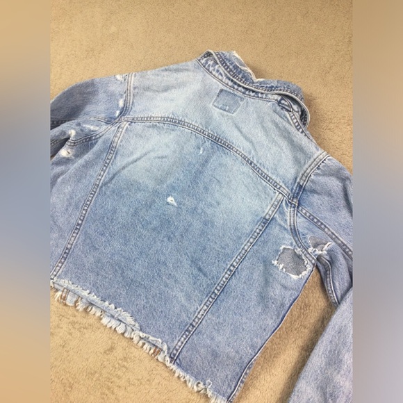 Womens blue American Eagle distressed jean jacket size xs - Picture 15 of 15